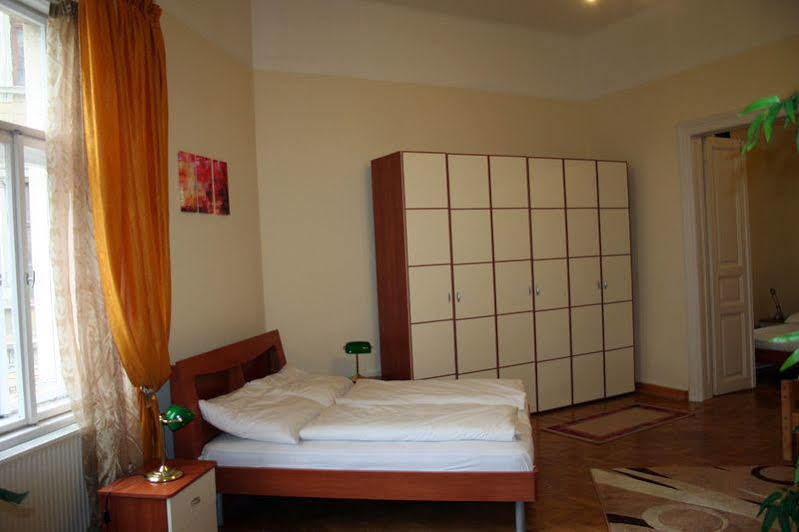Walking Bed Budapest Downtown Hostel Luaran gambar